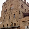 Foto: Dettaglio  del Palazzo di Re Enzo - Piazza Re Enzo  (Bologna) - 0